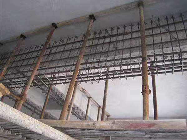 梁加固，加大截面